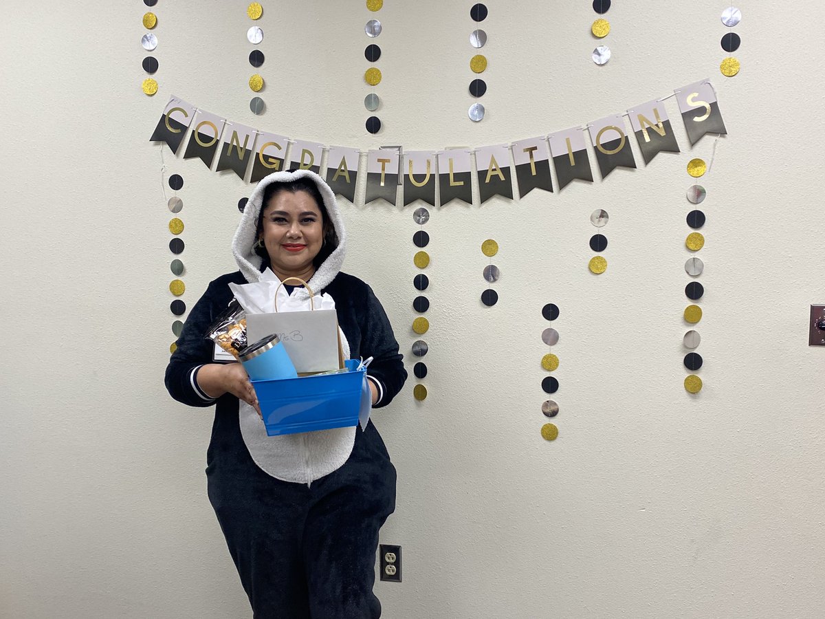 DelValleES_YISD's tweet photo. Celebrating Boss’s Day @DelValleES_YISD thank you Ms. Balderrama for all you do, enjoy your special day🎉🎉Congratulations! https://t.co/PQaNjEvtEu