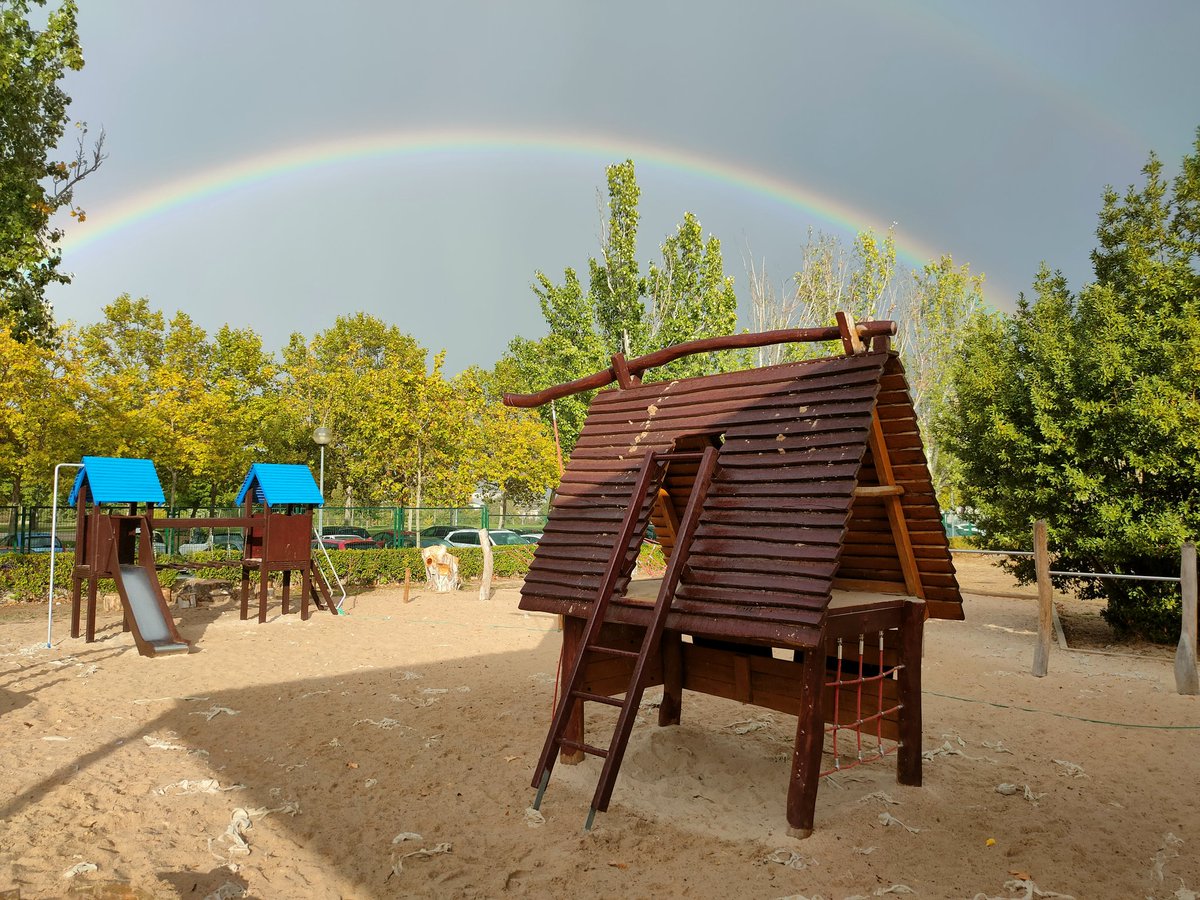 educarioja's tweet photo. Desde el #CRIE nos esforzamos en poner color🌈 innovación 🌈 ilusión 🌈 en la labor docente de La Rioja 💪❤️🌻
#Cursos #PIES #GTDI #GT #PíldorasFormativas...
¡¡Motores en marcha para este curso 22/23!!👏👏👏🏁🏎️🏁🔝 https://t.co/JS9kvG4xyt