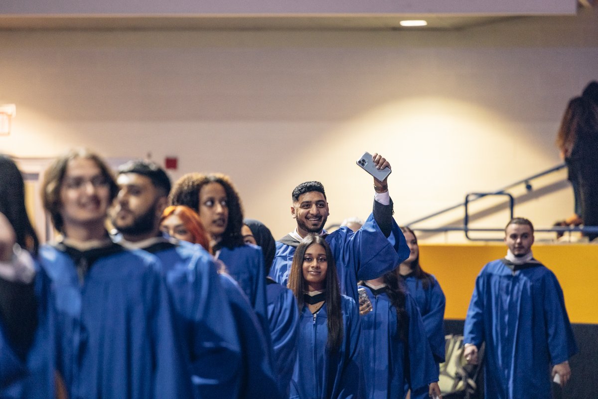 alumnitmu's tweet photo. Last week, the final group of 2022 graduates celebrated as they crossed the stage at @MattamyAC. The joy on display during convocation is always palpable. Welcome to the alumni family!
Explore your benefits: https://t.co/kUG9BRJBEs
π#blueandgoldgrad π
π· @kenyajade https://t.co/n61vHOu00A