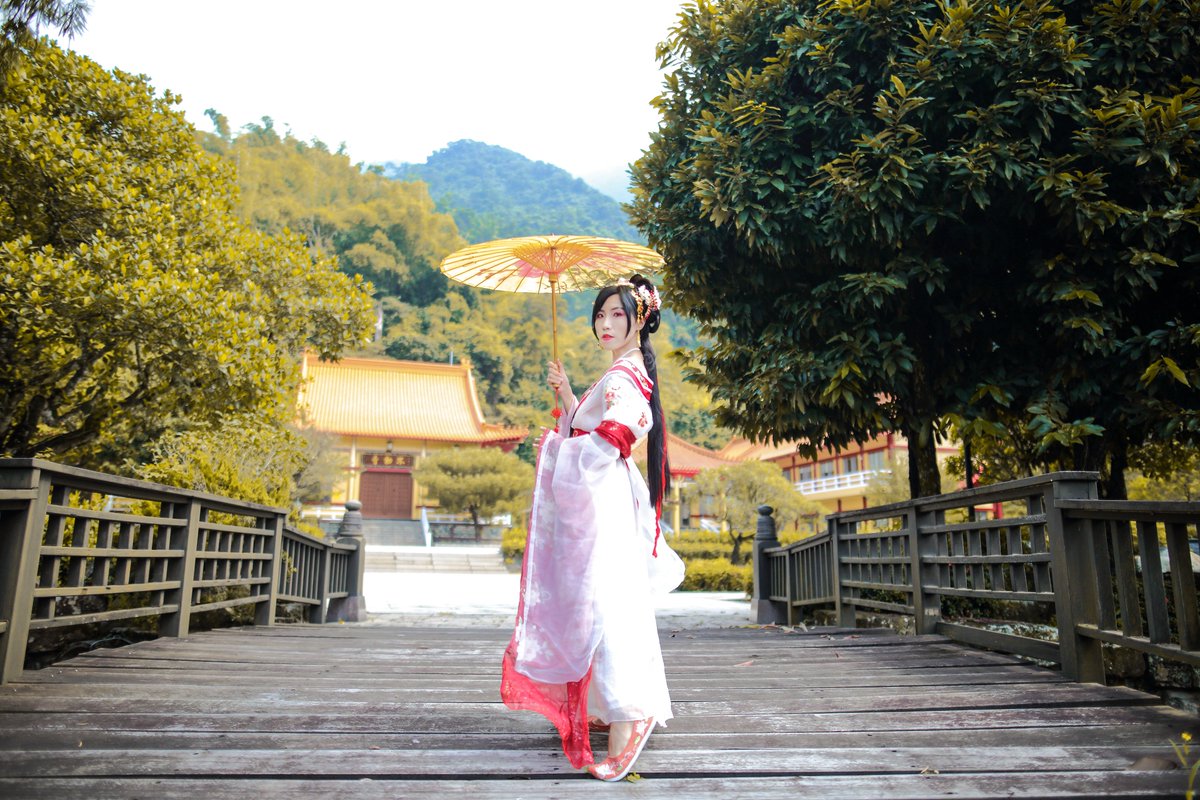 小雪-唐式寺廟~速
CN : 小雪(梅傲雪)
Photo : 伊藤 川 Photographers
#寺廟
#漢服