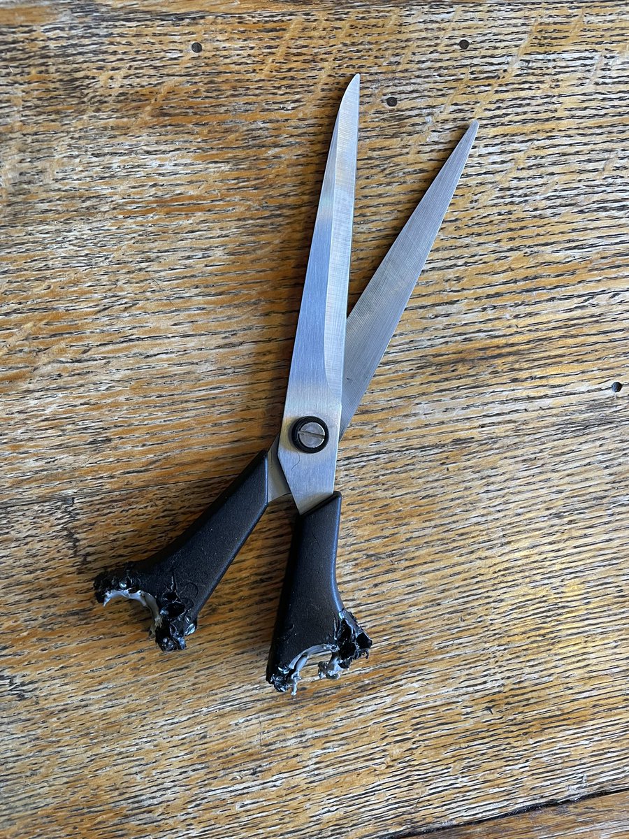 vjn's tweet photo. Pair of scissors after encounter with Jaws of Doom https://t.co/uXWCHmmWSF