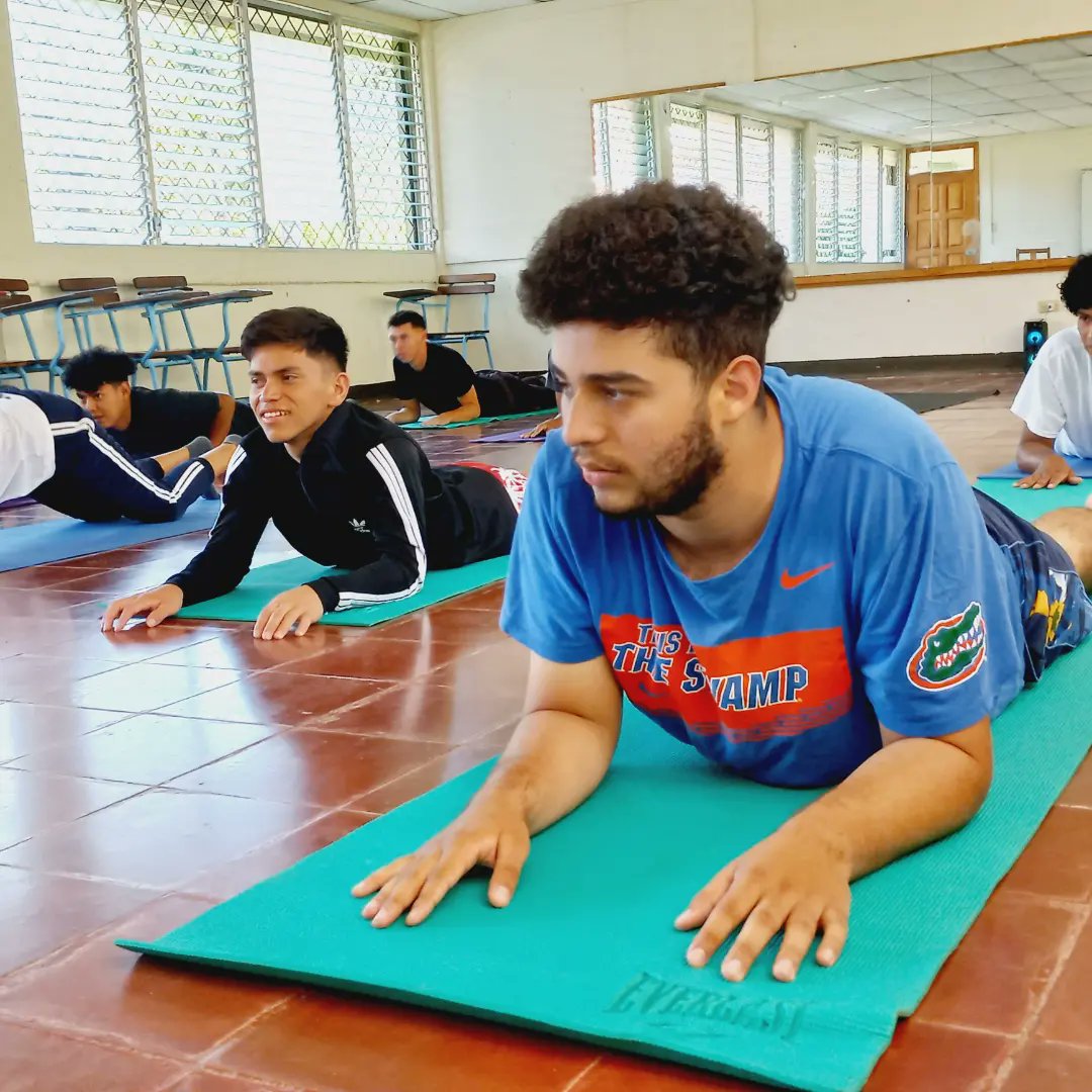 centro_olof's tweet photo. 🧘En el Modulo de Acondicionamiento físico grupal estudiantes del Primer Año de Entrenamiento Físico y Deportivo desarrollan
Técnicas y Aplicacion de Relajación (Yoga).🧘‍♀️
#SoyTecNicaragua🇳🇮📚 https://t.co/54I99CusHu
