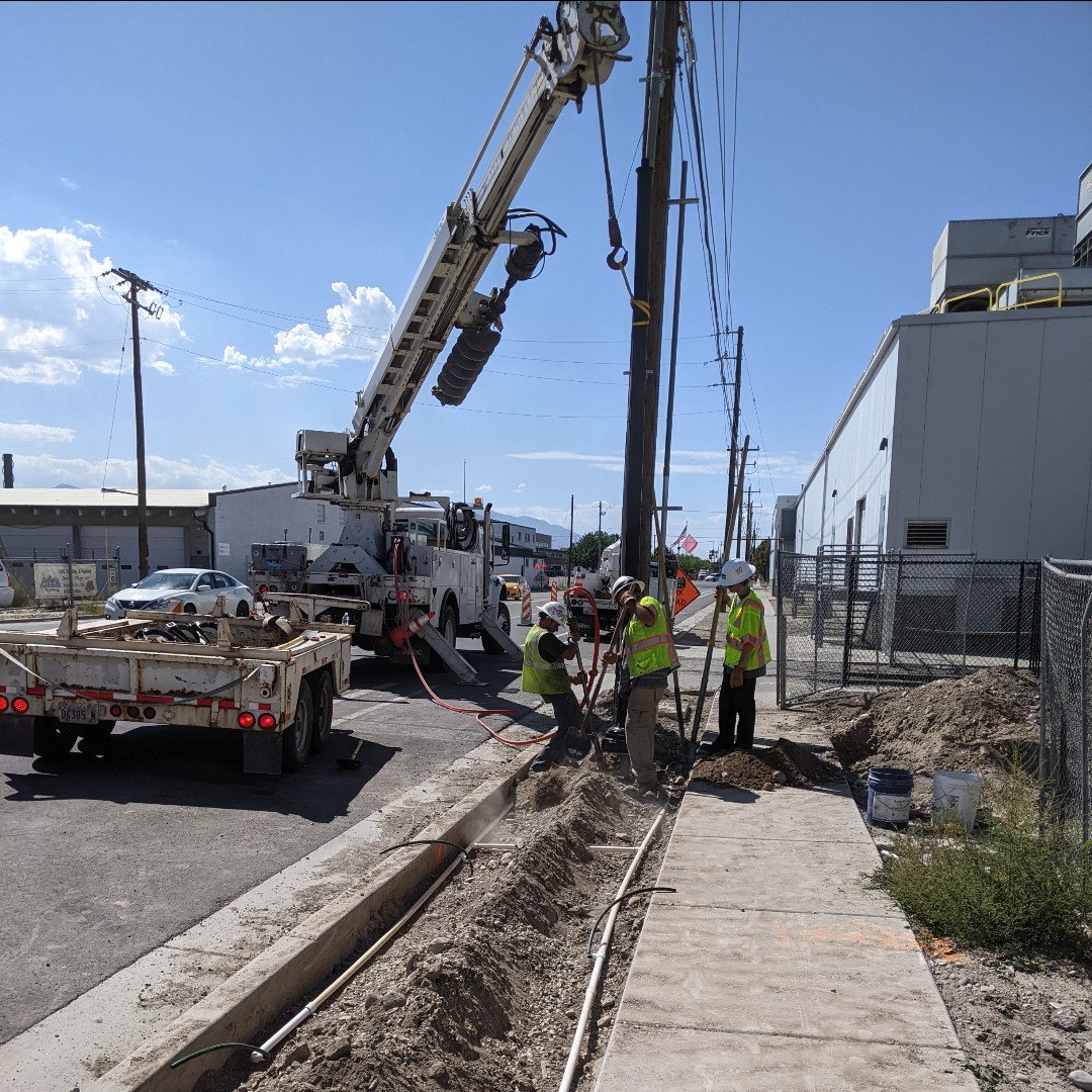 BuildMajesticUT's tweet photo. Let there be light! Street lamps are being installed on our #CentralHeights project. Pictures of all our projects are available on our Facebook page and at https://t.co/1XoSZBaxdQ. Like and follow us for the most current pics and info.
#buildmajestic https://t.co/BaVKaLLKCv