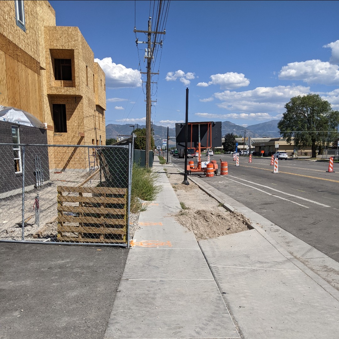 BuildMajesticUT's tweet photo. Let there be light! Street lamps are being installed on our #CentralHeights project. Pictures of all our projects are available on our Facebook page and at https://t.co/1XoSZBaxdQ. Like and follow us for the most current pics and info.
#buildmajestic https://t.co/BaVKaLLKCv
