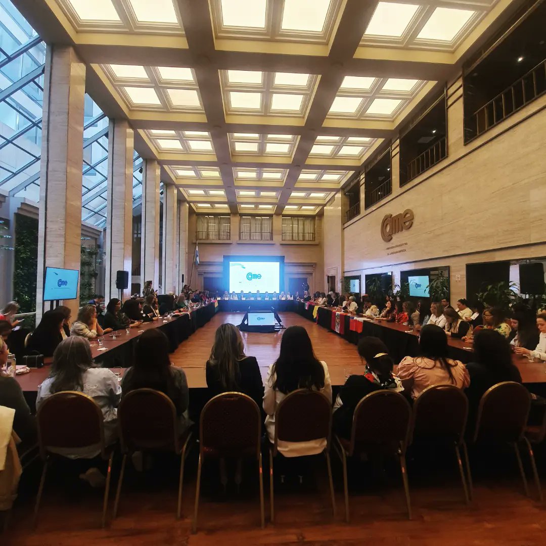 FebaOk's tweet photo. #WEF es el único foro enfocado en la economía de la #mujer.
La directora del sector @CAMEMujeres y presidenta de #MEFEBA, @mlaurateruel se encontraba presente con una importante delegación Mujeres Empresarias de la provincia de Buenos Aires. https://t.co/gjZwO6KTy8
