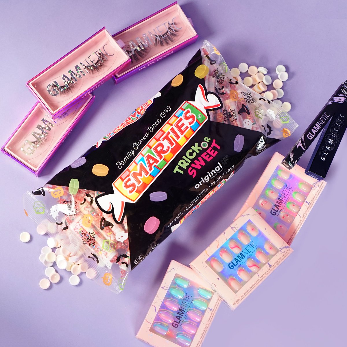 #GIVEAWAY 1 lucky winner will receive a bunch of candy and $150 gift card! to shop at @Glamnetic 🎃🍂 HOW TO ENTER: 1. Follow @Smarties + @Glamnetic 2. Like & RT 3. Reply with your favorite thing about fall!