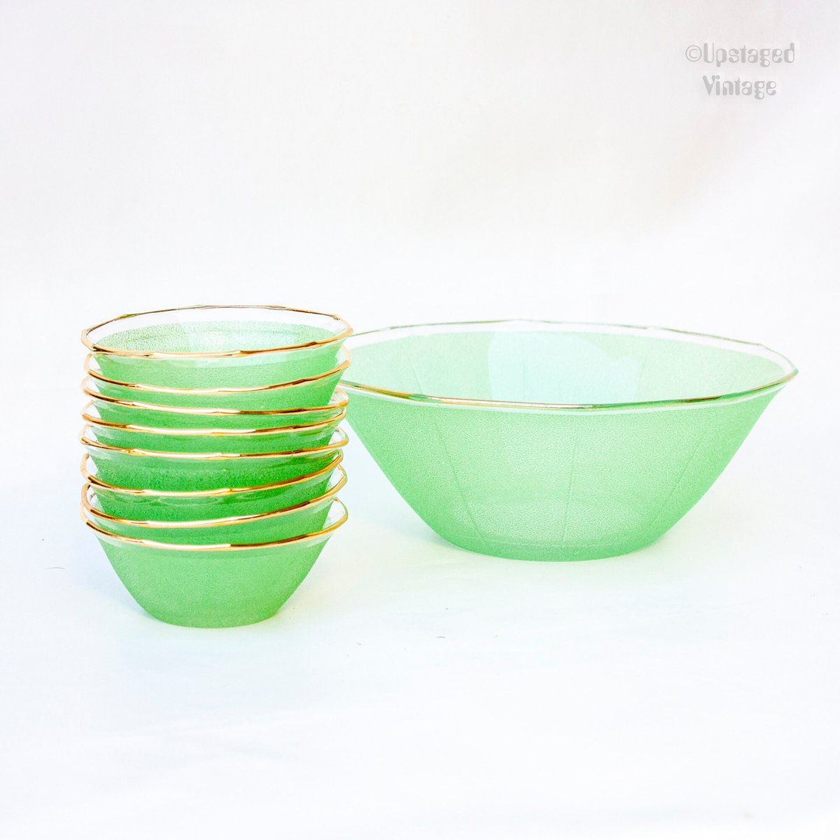 UpStagedLeeds's tweet photo. FOR SALE on Etsy: FRENCH Vintage 1950s GREEN Textured Glass Dessert Set with Serving Bowl & 8 Dishes https://t.co/aqaA7gUvJ8 #greenglassdishes #glassbowls #DessertBowls #ServingDishes #UpstagedVintage #FrenchDesserts #dessertset #bowlwithdishes #1950sSundaeDishes https://t.co/m6HHm0QOLp