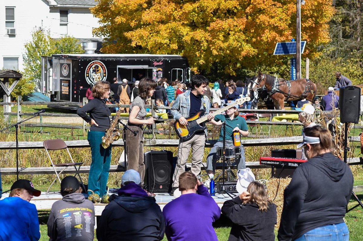 KenyonCollege's tweet photo. Family Weekend festivities at @TheBFEC Harvest Festival 🍁🎃

Photos by Ayman Wadud ’25 https://t.co/DmfQyQ2nis