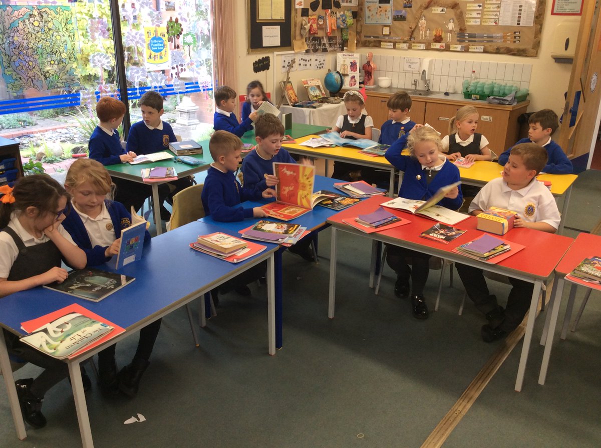 Y3Hunmanby's tweet photo. Reading for pleasure 😍 
Last week we went speed dating with books! 
The children brought in their favourite books from home and had 2 minutes to share with a friend. 
It was an absolute joy watching their faces light up as they shared their love of books! https://t.co/nyj5xNXL8f