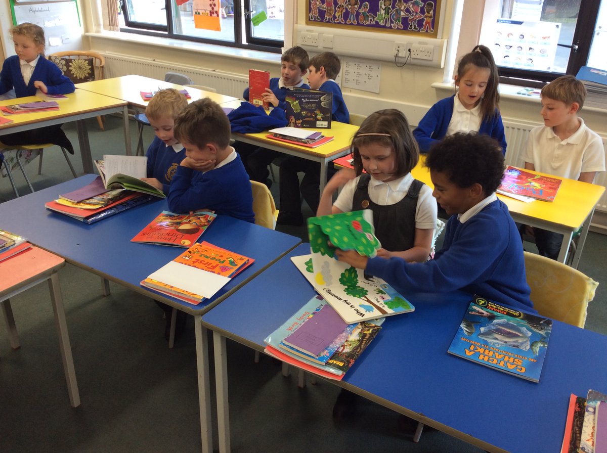 Y3Hunmanby's tweet photo. Reading for pleasure 😍 
Last week we went speed dating with books! 
The children brought in their favourite books from home and had 2 minutes to share with a friend. 
It was an absolute joy watching their faces light up as they shared their love of books! https://t.co/nyj5xNXL8f