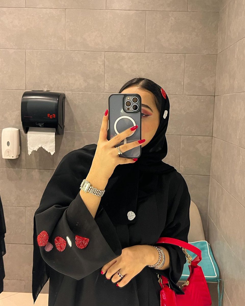 RuhiSamira's tweet photo. #Dubai 
#dubai_girl 
#united_arab_emirates  🇦🇪 https://t.co/5wZpMkgg6C