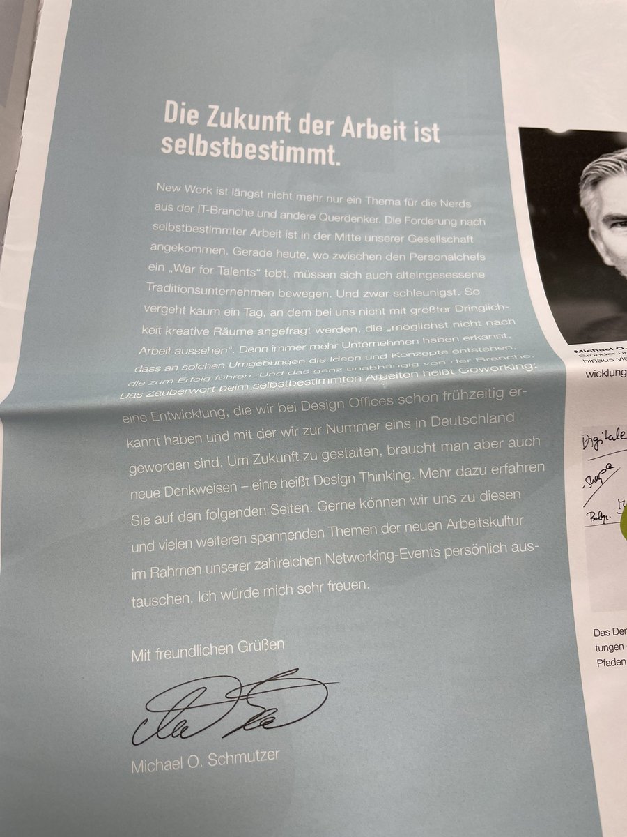 PhilippKnauer2's tweet image. Heute bei @DesignOfficesDE eine Broschüre mitgenommen und voller Enthusiasmus gelesen. „War for talents“, „alteingesessenes bewegen“, „und zwar schleunigst!“ und dann auf das Datum geschaut: 2016! Wir müssen vieles endlich wirklich ändern. #zeitwirds #newwork #transformation #DT