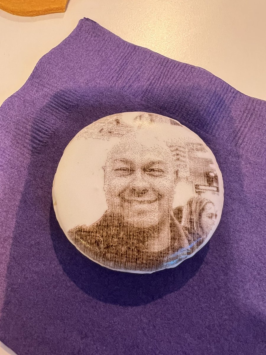 Kenneth Lyn-Kew (@klynq) on Twitter photo Got my face printed on a cookie at #CHEST2022 Got my face printed on a cookie at #CHEST2022
