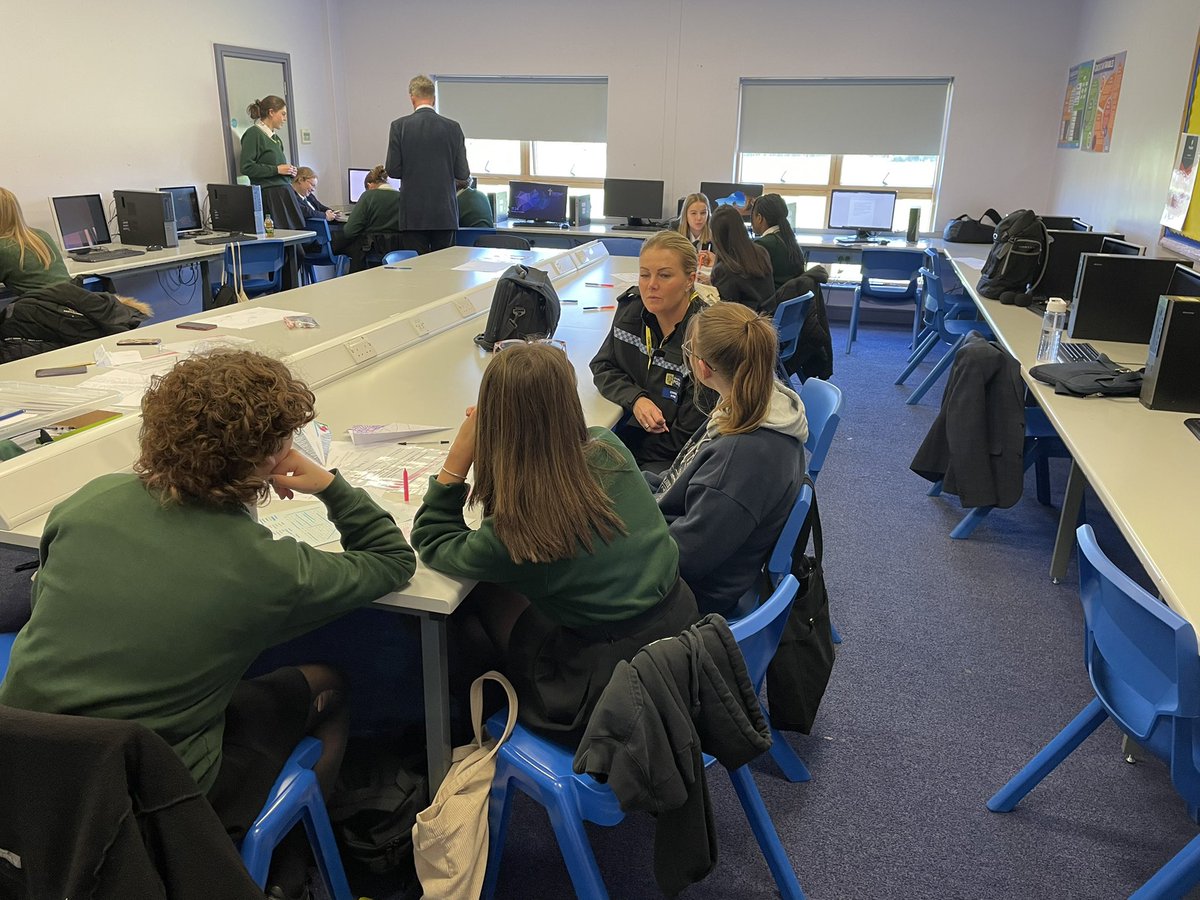 chscmedia's tweet photo. Some more pictures of our superb workshop with @CollaborateDigi exploring the issue of violence and harassment towards women and girls. https://t.co/a4kgYXX9uE