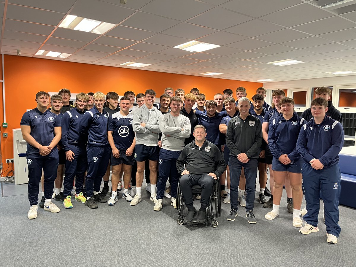Iansmith2468's tweet image. Thanks to @YorksRugbyAcad for their invite to me and @jimmygittins to deliver two @stateofmindsprt #mentalhealthawareness sessions tonight @TheGSAL. A brilliant set of respectful young men. Best wishes to you all in your respective future endeavors.