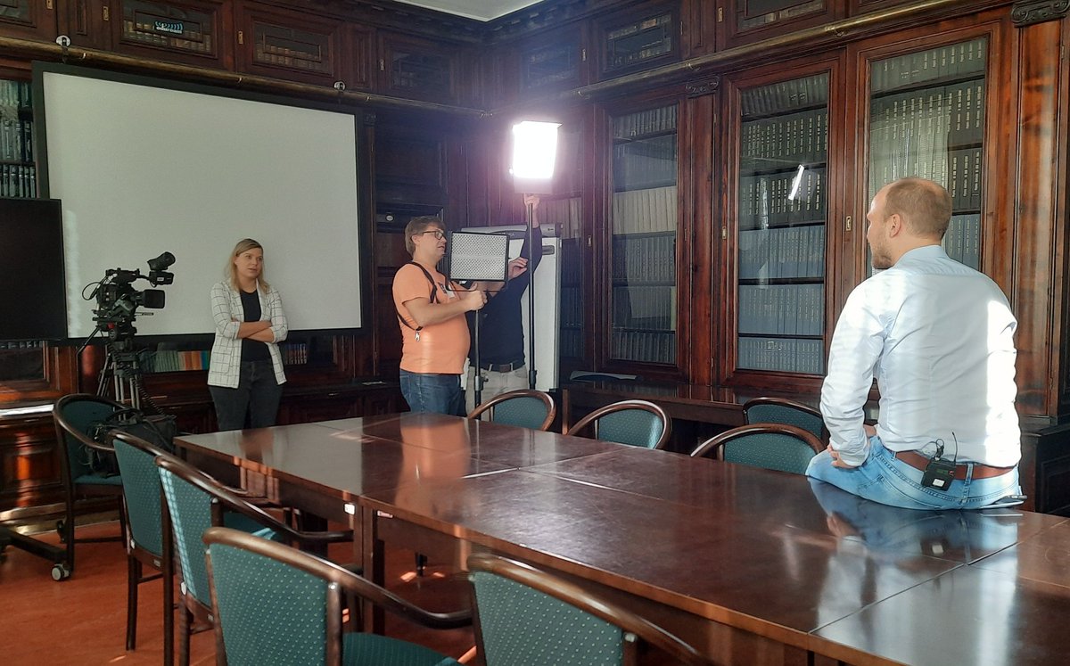 Some science cinematography 
 🎥 in our group earlier this morning..more on 🔋🔬🤘