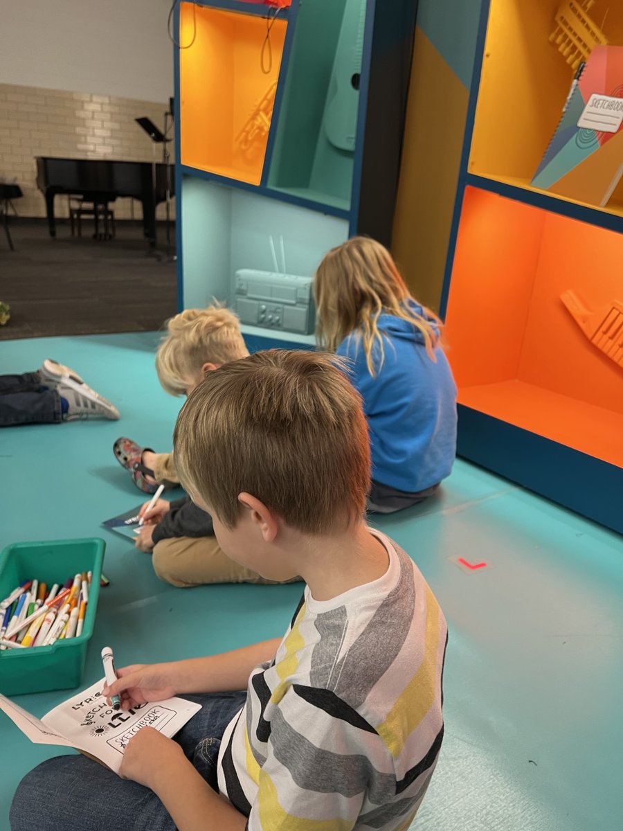learnLOKC's tweet photo. It was a joy bringing Sketchbook for Ollie to @smuuchurch on Saturday! Thank you for hosting us, and a big note of gratitude to our wonderful facilitators for leading the post-show discussion groups. "Tiny questions often have a thousand answers, all are sound!" @singinganagram https://t.co/GxFlM6ssza