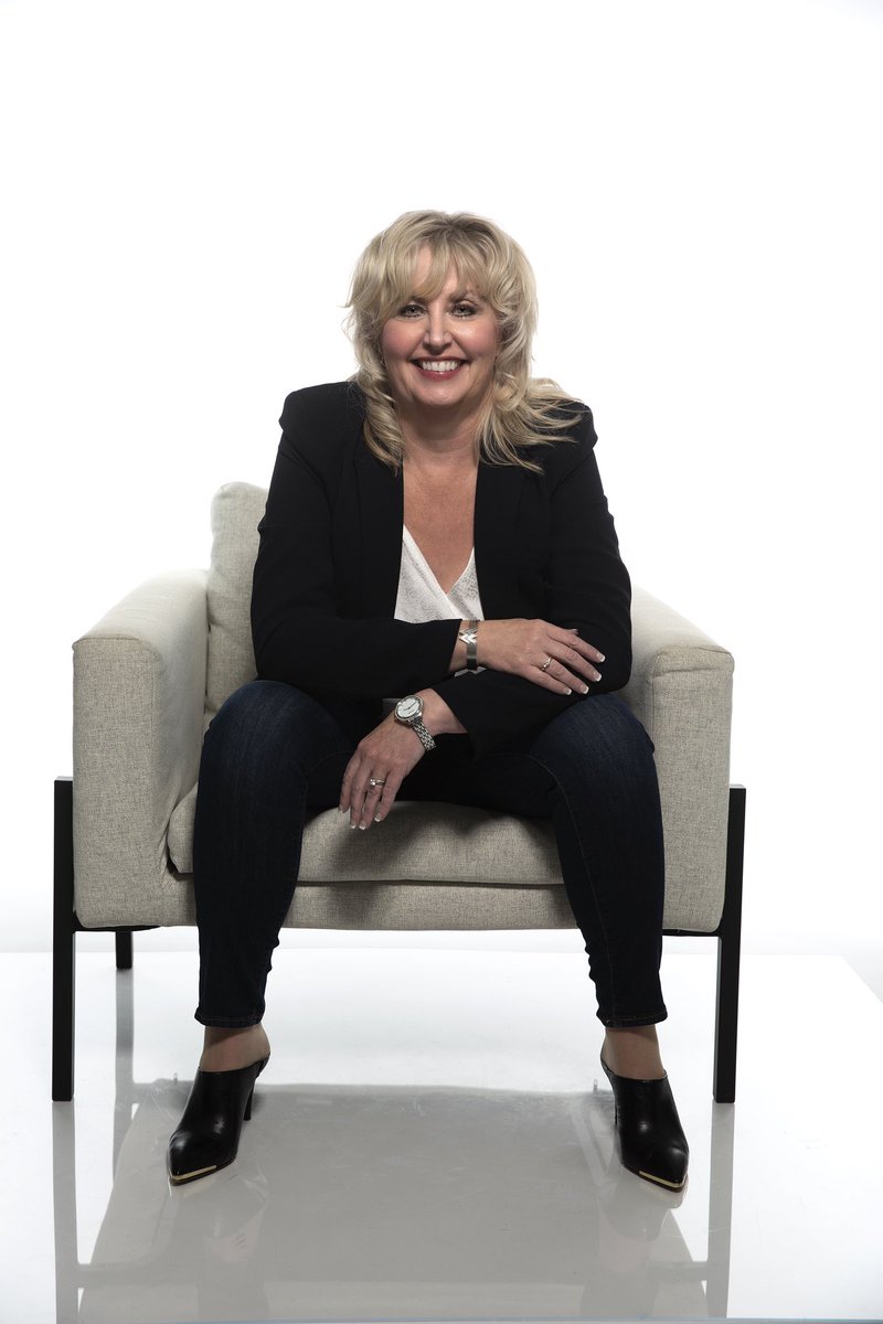 LarsonTamarac's tweet photo. Do you think I am Fab over 40? Please take a minute to VOTE once a day and help create a world where NO ONE is left behind! https://t.co/TJ4Bu0cDDL #TransformingEducation #empoweringwomen #peacemabassador #positivepeace #changemaker #upstander #actionscount #equity #belonging https://t.co/UcB3J82ktx