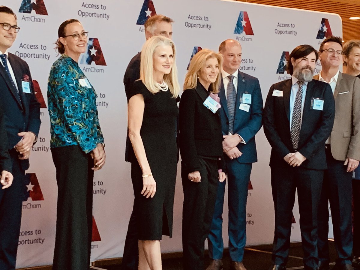Delighted to attend @amchamaustralia Alliance Awards reception while in Canberra, and to meet US Ambassador Caroline Kennedy. The Awards, which will presented next month, showcase the strong economic relationship between 🇦🇺 and 🇺🇸. Thanks for the invitation @AprilPalmerlee 🇺🇸🇦🇺
