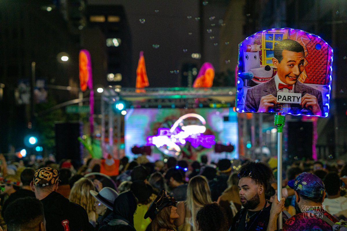 zodiak_iller's tweet image. One last shout out to @Dov1_Muzik for having me out to @HowWeirdSF to take pics for the @MutiMusic and @NNMFestival stage... The whole event was a dream and it was hands down one of my favorite festivals I have been to

💚💜💚