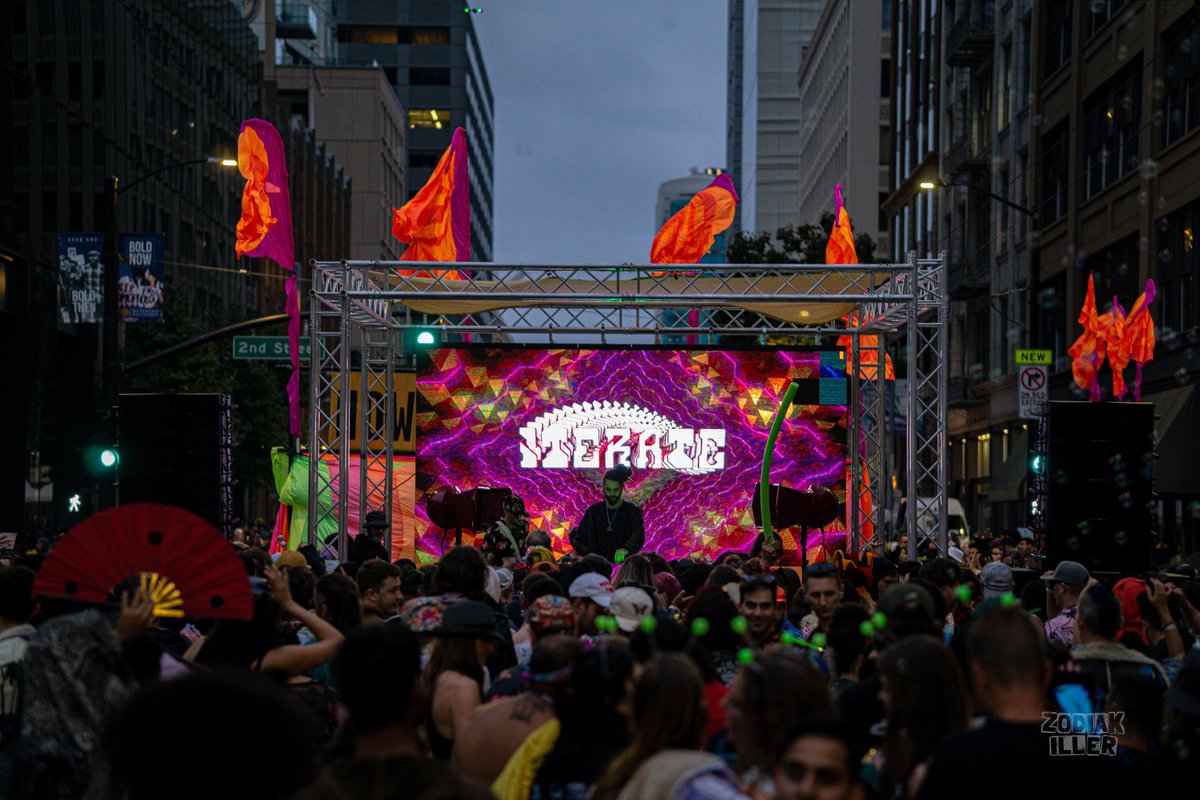 zodiak_iller's tweet image. One last shout out to @Dov1_Muzik for having me out to @HowWeirdSF to take pics for the @MutiMusic and @NNMFestival stage... The whole event was a dream and it was hands down one of my favorite festivals I have been to

💚💜💚