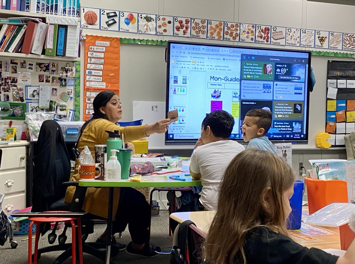 A 1st grade student in Ms. Abdelmessih’s decodables group examines his mouth as he compares the /m/ and  /n/ sounds. ⁦<a href="/HumbleISD_OE/">Oaks Elementary</a>⁩