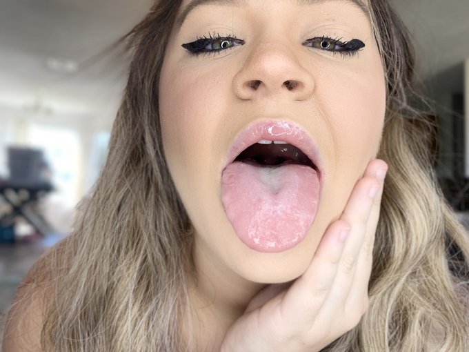 would you let me choke on your dick? 🤤 https://t.co/CnwyQv4Bft