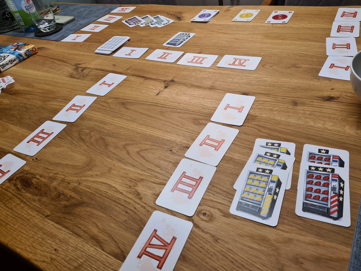 Teil 2 vom Loot #spiel22
Town 66 ist ein schöner Grübler. Leider mit Player Elimination, aber die Runden sind kurz und es lässt sich verkraften.
Tomatomat haben wir nur schnell angespielt. Bisschen träge zum reinkommen, aber es hat schon seinen Reiz. 😊