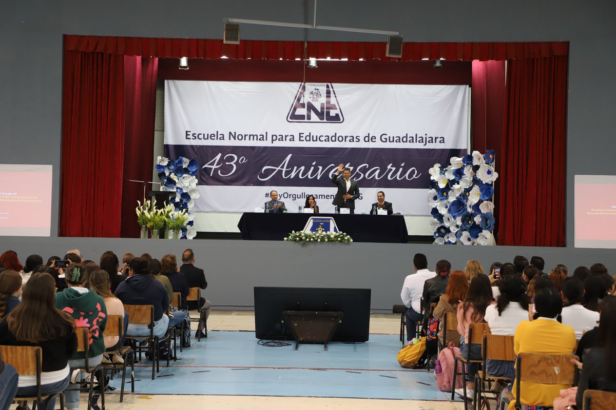 JCFloresMiramon's tweet photo. Felicito a toda la comunidad educativa de la Escuela Normal para Educadoras de Guadalajara, quienes hoy celebraron el 43 aniversario de esta importante institución, arrancando con una semana cultural. ¡Enhorabuena! https://t.co/Z1nqu45LEc