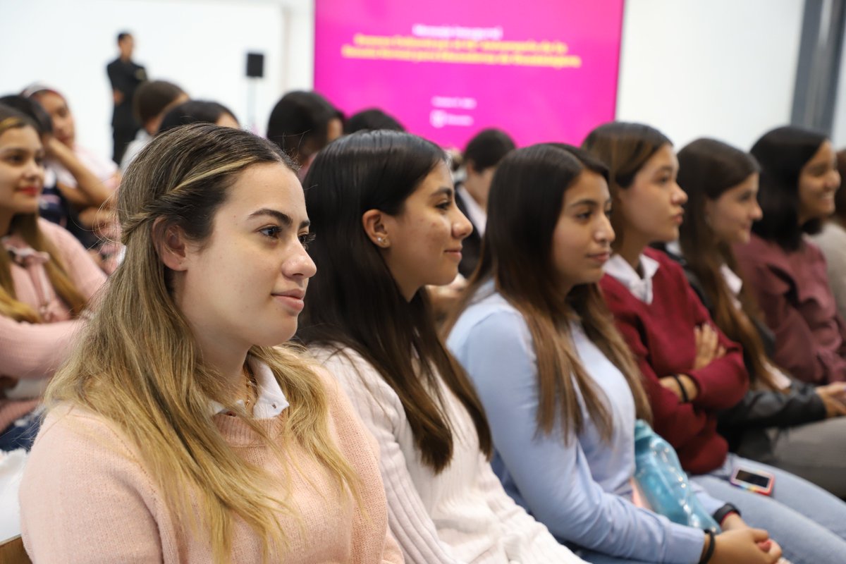 JCFloresMiramon's tweet photo. Felicito a toda la comunidad educativa de la Escuela Normal para Educadoras de Guadalajara, quienes hoy celebraron el 43 aniversario de esta importante institución, arrancando con una semana cultural. ¡Enhorabuena! https://t.co/Z1nqu45LEc