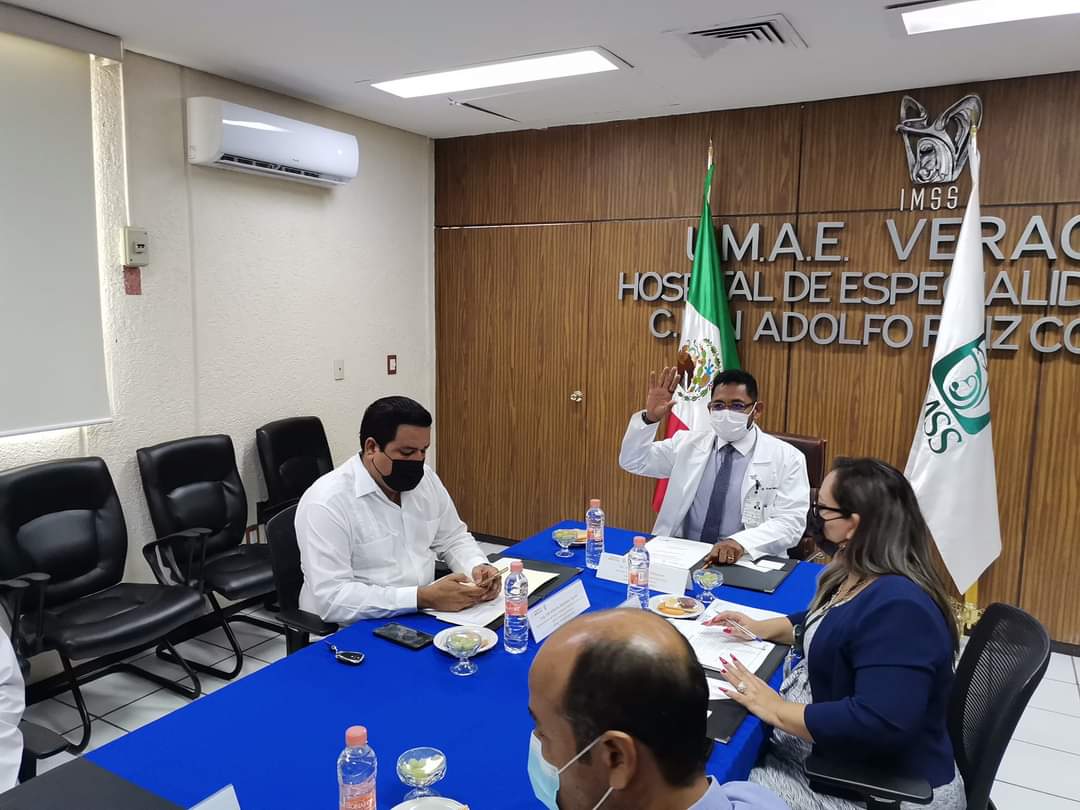 Canaco_Veracruz's tweet photo. #CANACOInforma 📰
Nuestro Presidente de CANACO Servytur de Veracruz, el Ing. Edi Alberto Martínez Tejeda asistió como parte de la mesa directiva de la Junta de Gobierno en la Unidad Médica de Alta Especialidades (UMAE) en el Hospital de Especialidad No.14 https://t.co/kWh8xihU14