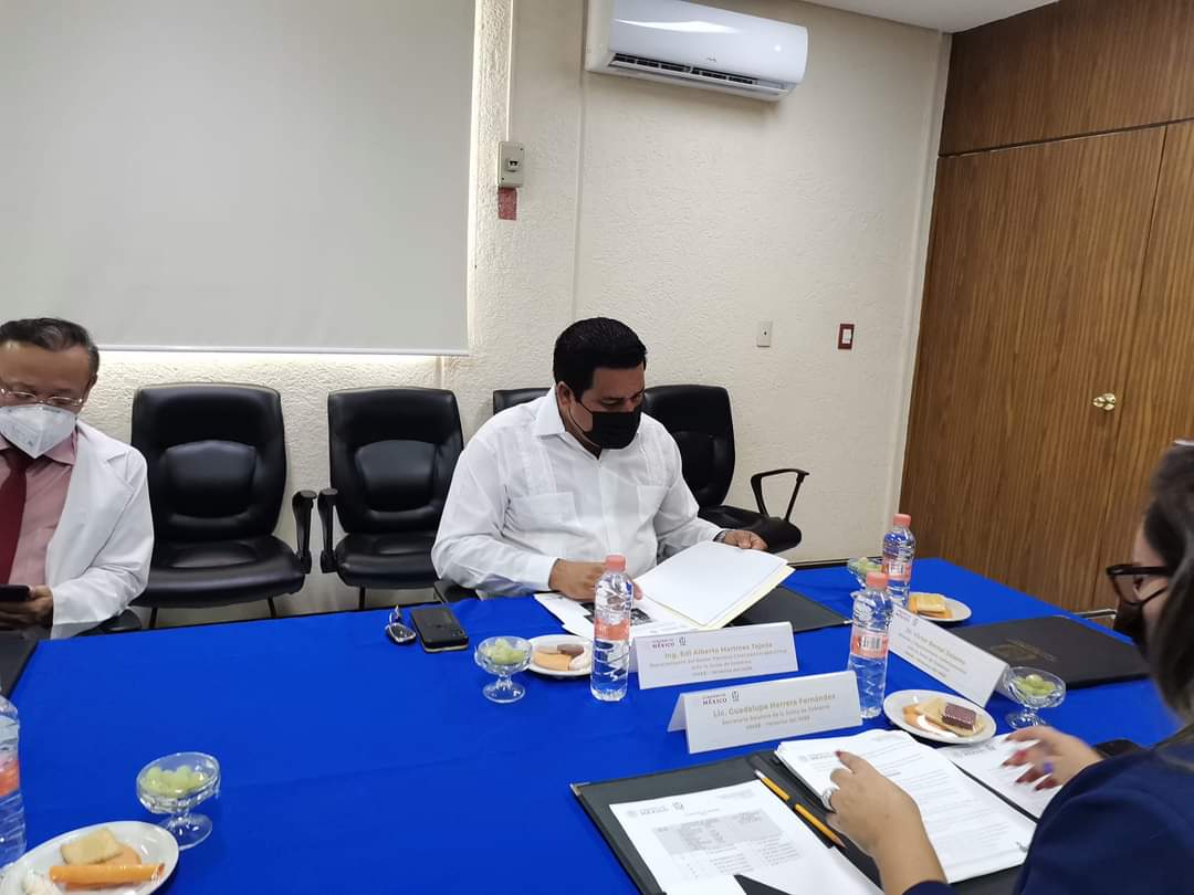 Canaco_Veracruz's tweet photo. #CANACOInforma 📰
Nuestro Presidente de CANACO Servytur de Veracruz, el Ing. Edi Alberto Martínez Tejeda asistió como parte de la mesa directiva de la Junta de Gobierno en la Unidad Médica de Alta Especialidades (UMAE) en el Hospital de Especialidad No.14 https://t.co/kWh8xihU14