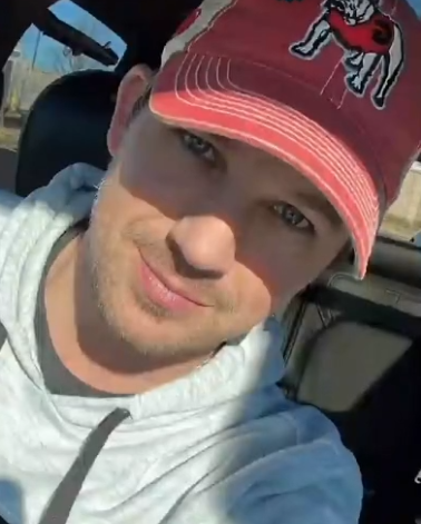 True love means it doesn't matter if he wears Georgia Red or Tennessee Orange.... 

I LOVE YOU, MATTHEW LEWIS! ALWAYS AND FOREVER!

#MMM ( #MyManMonday )  #MMEEWIFSAHAGB ( #MyManEVERYDAYEvenWhenItsFootballSeasonAndHesAGeorgiaBulldog 

🧡🧡🧡🧡❤️❤️❤️❤️🧡🧡🧡🧡

<a href="/Semper_Fi_Guy/">SSG Matthew Lewis {Fake} USMC</a>