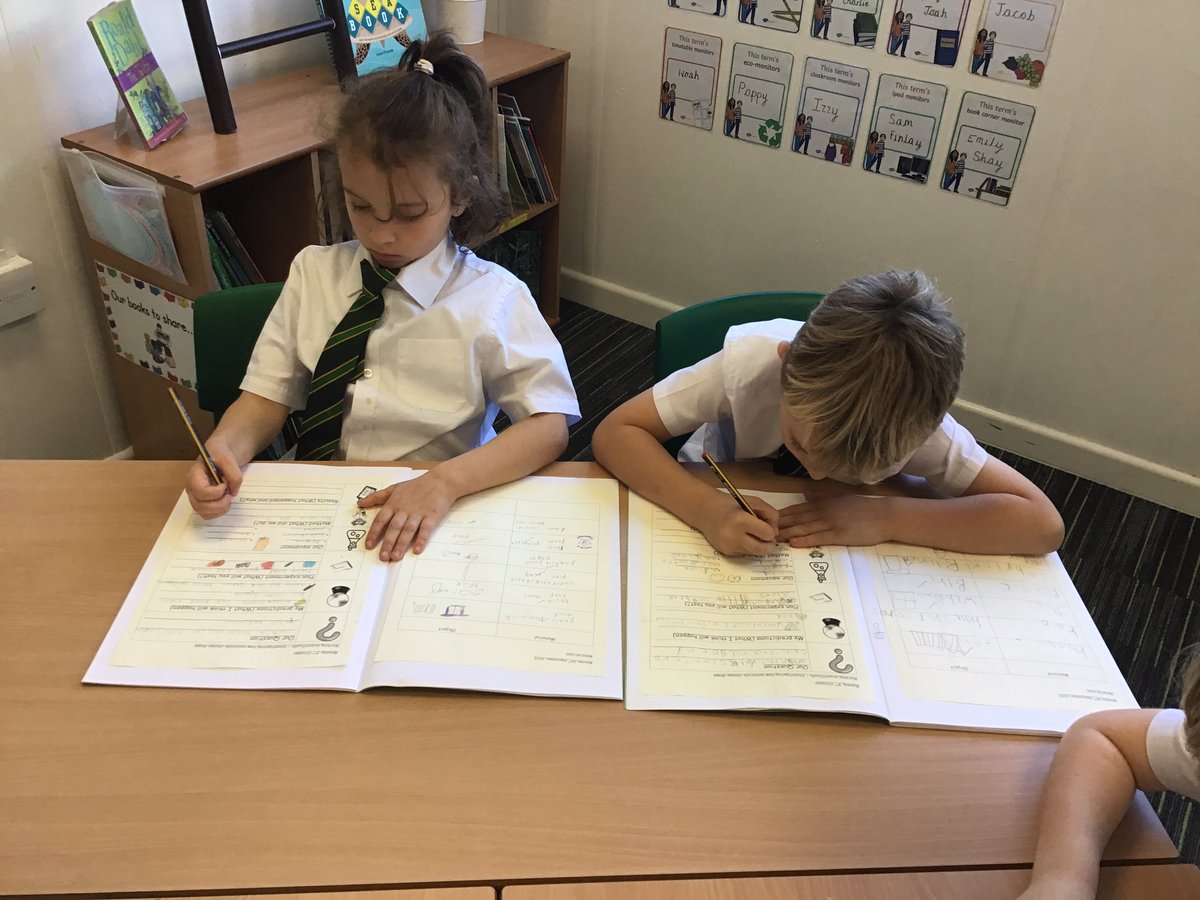 laceygreenpa's tweet image. Year 2 have really enjoyed planning and conducting their own science experiment 👩🏼‍🔬🧑🏽‍🔬We were testing ‘Which materials can we bend, twist, squash and stretch?’ Once we had finished exploring, we had to write up our findings using key vocabulary. #LGPAScience