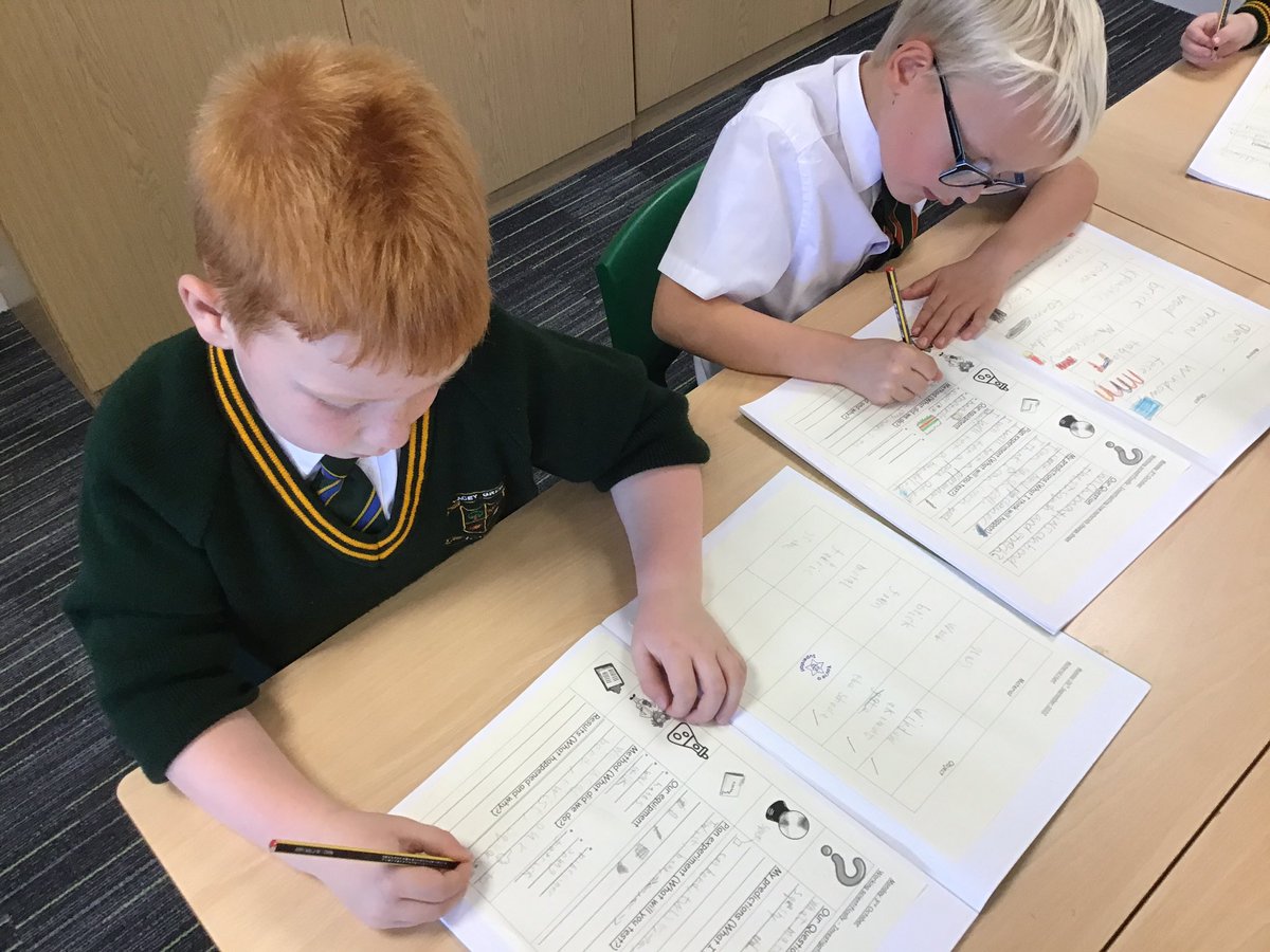 laceygreenpa's tweet image. Year 2 have really enjoyed planning and conducting their own science experiment 👩🏼‍🔬🧑🏽‍🔬We were testing ‘Which materials can we bend, twist, squash and stretch?’ Once we had finished exploring, we had to write up our findings using key vocabulary. #LGPAScience