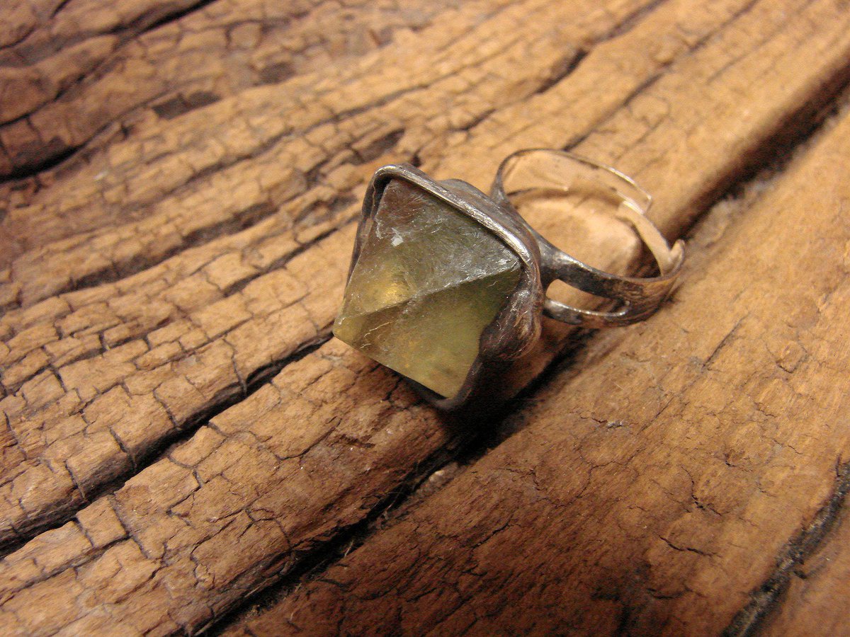 GepArtJewellery's tweet photo. Excited to share the latest addition to my #etsy shop: Raw Fluorite Ring , natural ring , natural geode , stained glass , brazilian crystal , Oxidized , old silver , Gift for Christmas , unique https://t.co/1LVtgbNf6F #yes #green #grey #stainedglass #retrocharms #romat https://t.co/pBrzmiPr5G