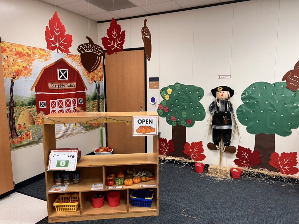 Mrs_hernandezC's tweet photo. 🍂🍁Developmental Centers! 🍁Falling in Love with purposeful play! @Ashuck26 @CFISDPost https://t.co/WWQuDmqupF