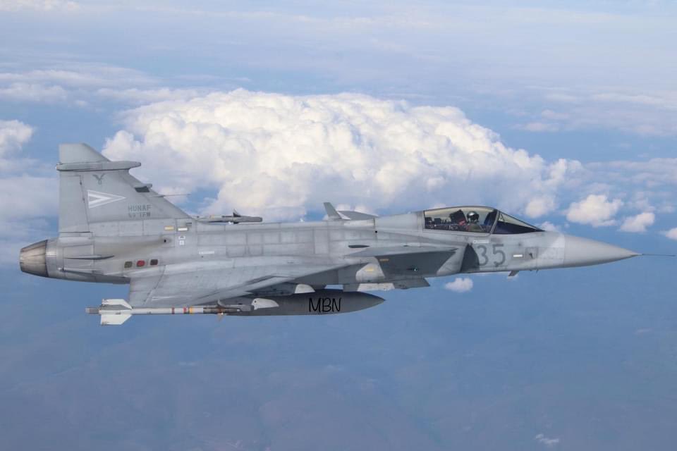 holy_sick's tweet photo. Air2Air shoot over Hungary last yer #Gripen #HuAF #aviation https://t.co/DjaCHvdkiW