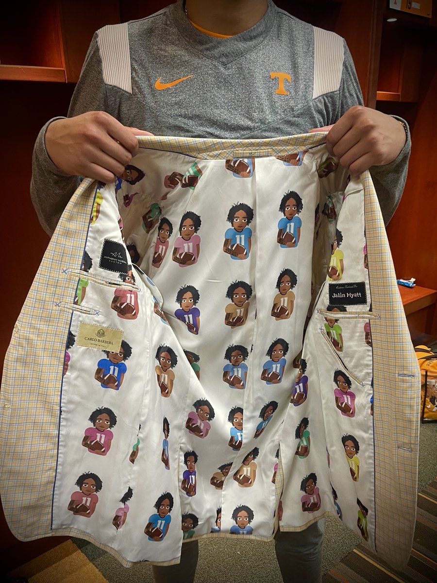 Taking inspiration from <a href="/Drake/">Drizzy</a> Certified Lover Boy album cover, <a href="/A_Mason_Custom/">Anthony Mason Custom</a> created and crafted this one-of-a-kind suit lining for <a href="/jalinhyatt/">Jalin Hyatt</a>  🔥🔥

More to follow👀👀