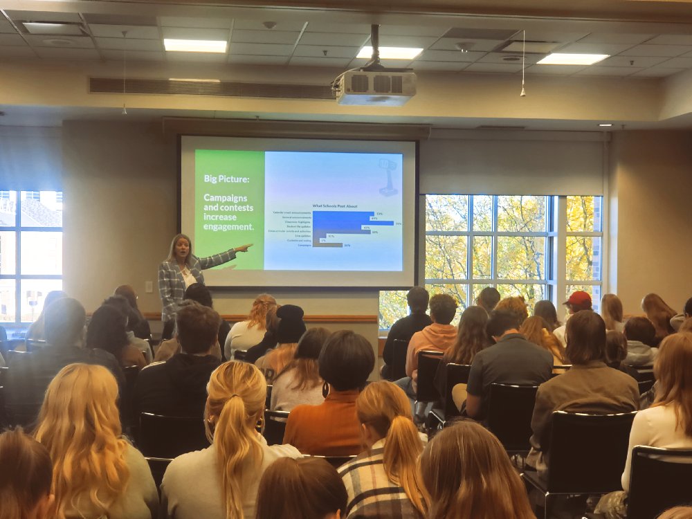 classintercom's tweet photo. Dr. Jill presented Social Media Smarts today at the @nehspress Conference to a packed room. It's so fun being around all the student journalist energy, like this awesome @MSHSJournalism student who couldn't wait to get her hands on a Content Creator press pass! #ContentGen #NHSPA https://t.co/xJ8hXersXK