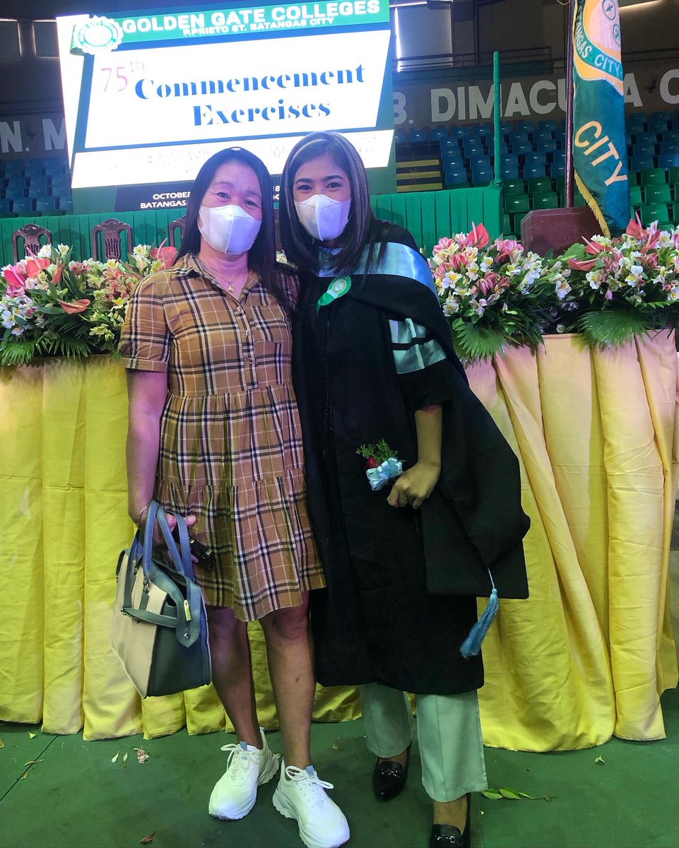 AlliahJanee's tweet photo. no more "sana makagraduate na ako ng masteral" finally after 3 years!!!! 😭🙌 Thank you Lord.                                  Escarez Alliah Jane E.
Master of Arts in Education Major in English #BATCH2022🎓✨ https://t.co/8Le2dWI8z6