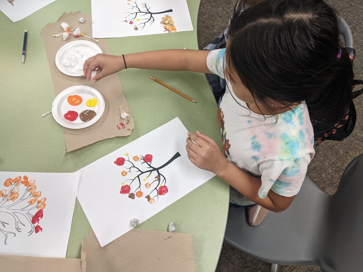 e_slack77's tweet photo. C'est l'automne! 🍂🌳 The Grade 4s are using materials other than paint brushes to create an autumn scene, starting with a bare tree! Stay tuned for their final art pieces 🎨 @Mrs_Kelcey @merritt_ps https://t.co/Wv7cNVHoSd