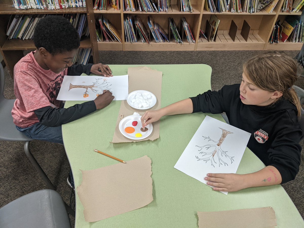 e_slack77's tweet photo. C'est l'automne! 🍂🌳 The Grade 4s are using materials other than paint brushes to create an autumn scene, starting with a bare tree! Stay tuned for their final art pieces 🎨 @Mrs_Kelcey @merritt_ps https://t.co/Wv7cNVHoSd