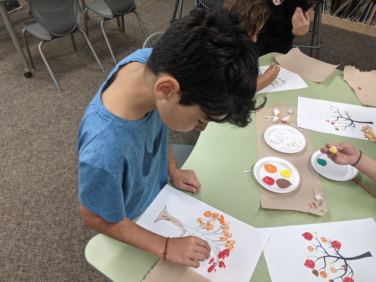 e_slack77's tweet photo. C'est l'automne! 🍂🌳 The Grade 4s are using materials other than paint brushes to create an autumn scene, starting with a bare tree! Stay tuned for their final art pieces 🎨 @Mrs_Kelcey @merritt_ps https://t.co/Wv7cNVHoSd