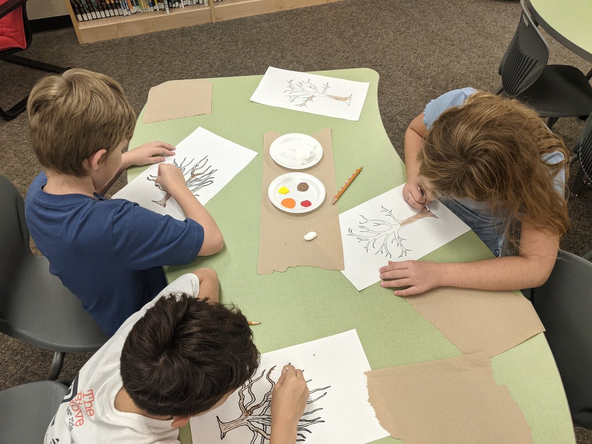 C'est l'automne! 🍂🌳 The Grade 4s are using materials other than paint brushes to create an autumn scene, starting with a bare tree! Stay tuned for their final art pieces 🎨 <a href="/Mrs_Kelcey/">Janet Kelcey</a> <a href="/merritt_ps/">WilliamHamiltonMerrittPS</a>
