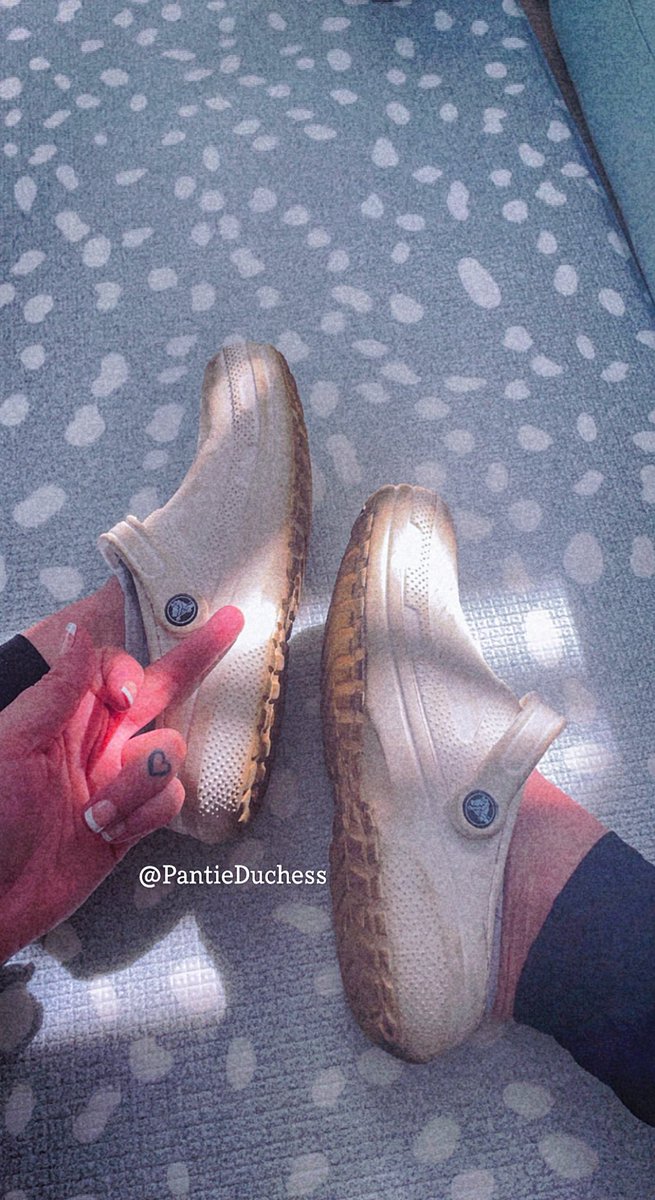 PantieDuchess's tweet photo. Go order Me another pair bitch.
https://t.co/nPwiBb0ciD
#footfetish #findom #Goddess #feetfetish #feetfinder #Dominatrix #denverfindom #denvergoddess https://t.co/gFXRmjTpF8