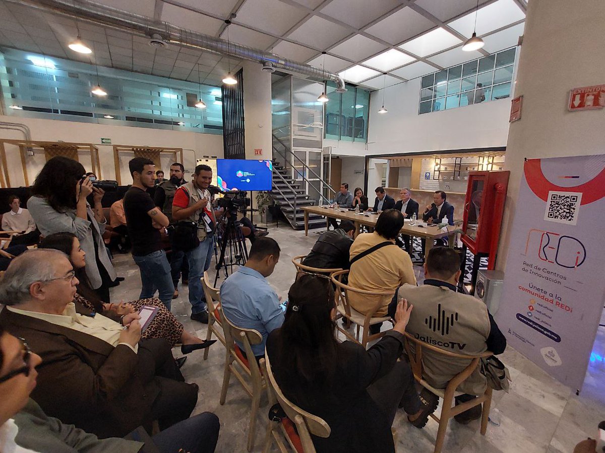 redi_jalisco's tweet photo. El día de hoy se llevo a cabo la rueda de prensa para el lanzamiento de la nueva convocatoria PREMIO JALISCO AL EMPRENDIMIENTO 2022 En las instalaciones de #REDiAMG. 🚀

Conoce más en: https://t.co/WvYcwatc7H https://t.co/asBaTVdpj7