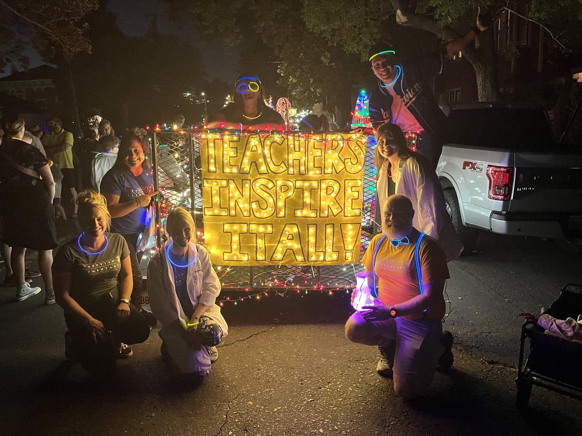 Huge thank you to our Parktastic community of teachers, families and students who made an amazing float and walked in the Parade of Lights #Parktastic #ParkviewSTEM
