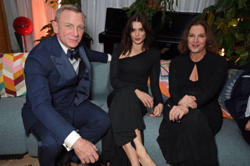 #60YearsOfJamesBond #JamesBond #NoTimeToDie // #movie #film #behindthescenes #filmproduction #KnivesOut2 #actor #cast 

#GlassOnion London screening: #DanielCraig with his wife, actress #RachelWeisz, and frm boss, Bond producer #BarbaraBroccoli at the afterparty
