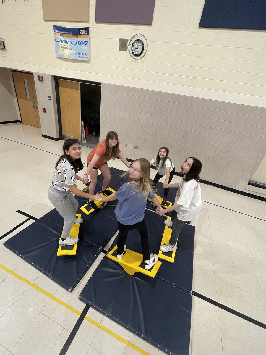 6th grade students in Mrs. Klepp’s Phy Ed class created a unique community circle that involved some balancing and teamwork. #TimberwolfWay
